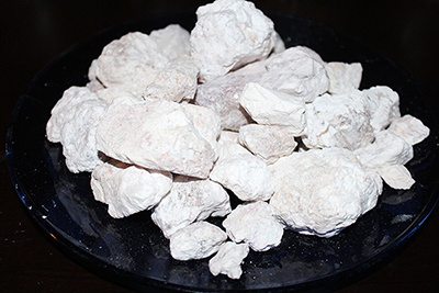 Edible white crunchy kaolin clay